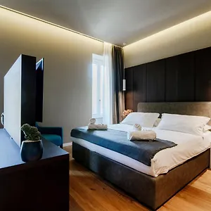 Pensjonat Ama 18 - The House Of Travelers-, Como